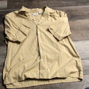 Casual Short-Sleeve Button-Down Shirt in Light Khaki